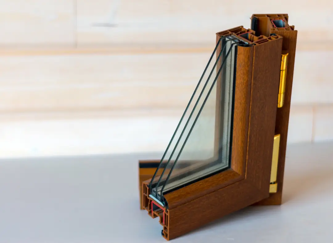 Installation de fenêtre en bois sur mesure Royan